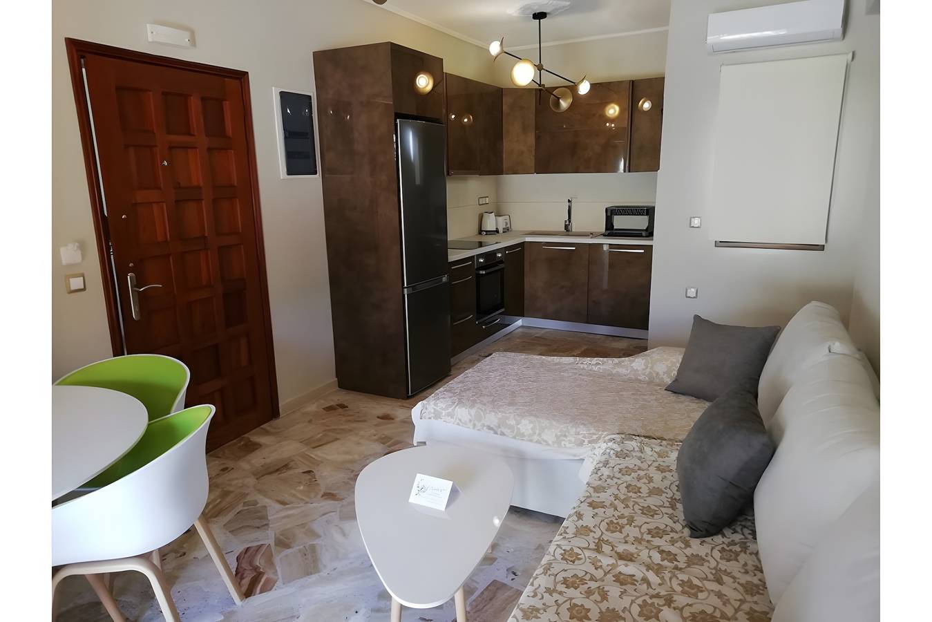 Entire apartment, Apartment 'Lixouri' with Private Terrace, Wi-Fi and Air Conditioning in Argostoli, Kefalonia