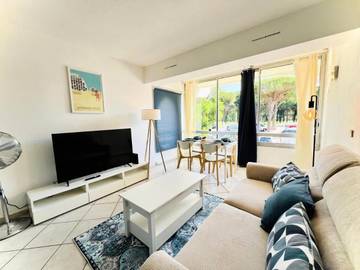 Gîte pour 4 personnes, avec piscine dans Port Gregau