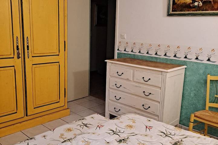 Gîte pour 5 personnes, avec jardin ainsi que piscine et jacuzzi à Eyguières - 4