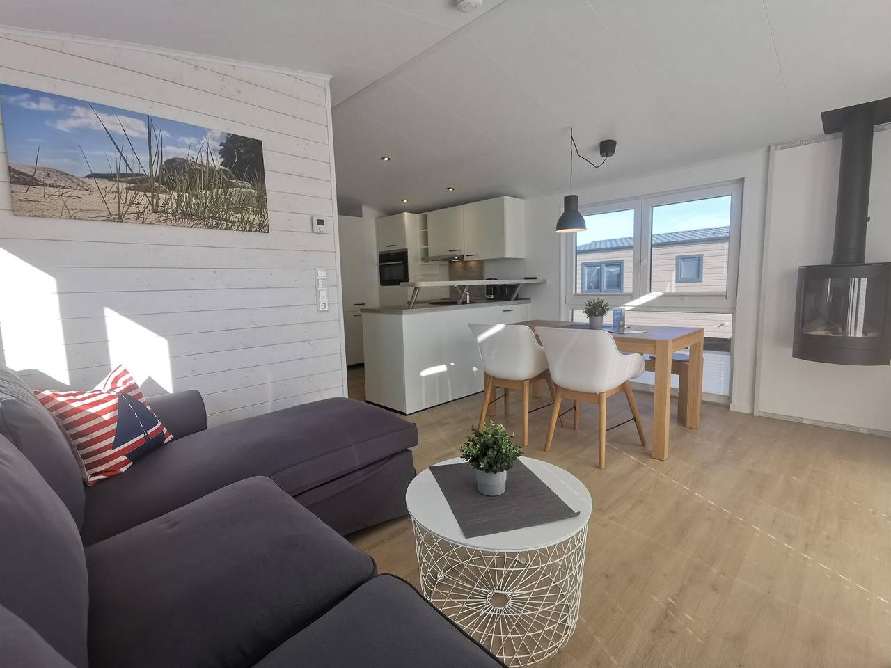 Lotsenhaus mit teilweise eingezäuntem Garten in Bliesdorf Strand, Schashagen