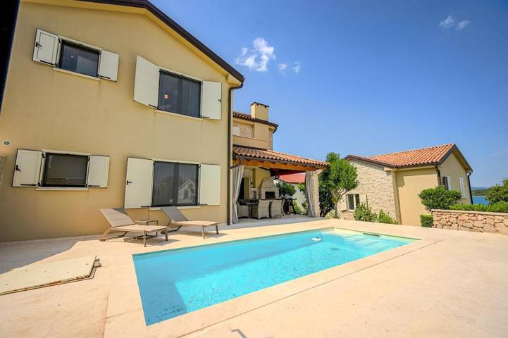 Villa pour 6 personnes, avec vue ainsi que piscine et jardin dans Betina