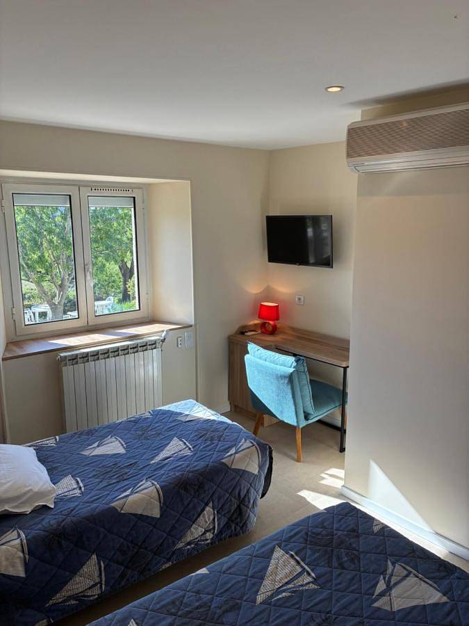 Hôtel pour 2 personnes, avec vue ainsi que piscine et jardin à Argelliers - 3