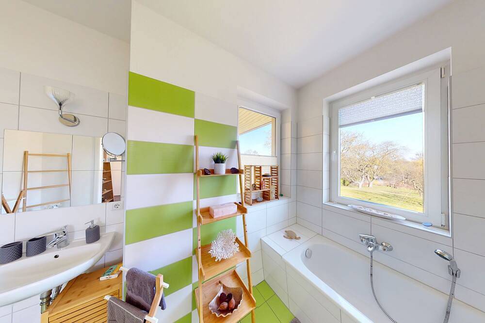 Ruppiner Ferienresidenz (Traumhafte Villa am Neuruppiner See) in Neuruppin, Ruppiner Seenland