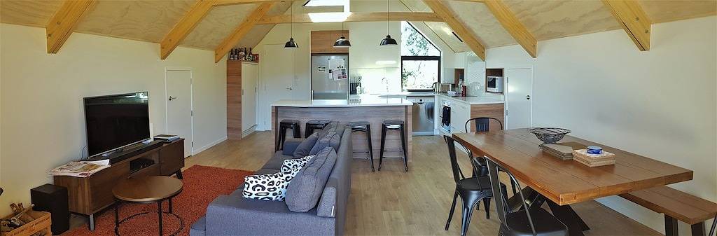 Holiday home for 9 people, with hot tub and balcony in Ohakune