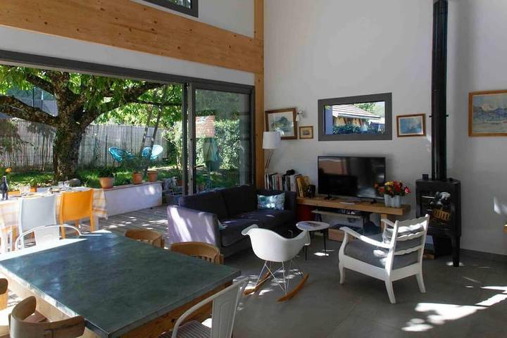 Chalet pour 2 personnes, avec terrasse et jardin ainsi que piscine et vue sur le Lac d'Annecy - 4