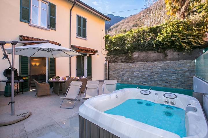 Villa für 10 Personen, mit Seeblick und Pool sowie Terrasse am Comer See