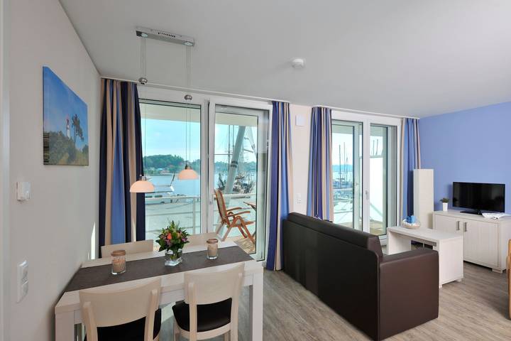 Ganze Ferienwohnung, Apartment 1 "Nordlicht" -  Blickrichtung Binnen- und Yachthafen/offenes Meer in Eckernförde, Rendsburg-Eckernförde