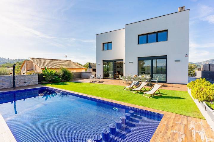 Chalet para 9 personas, con Jacuzzi y Terraza además de Jardín y Piscina en Provincia de Barcelona - 2