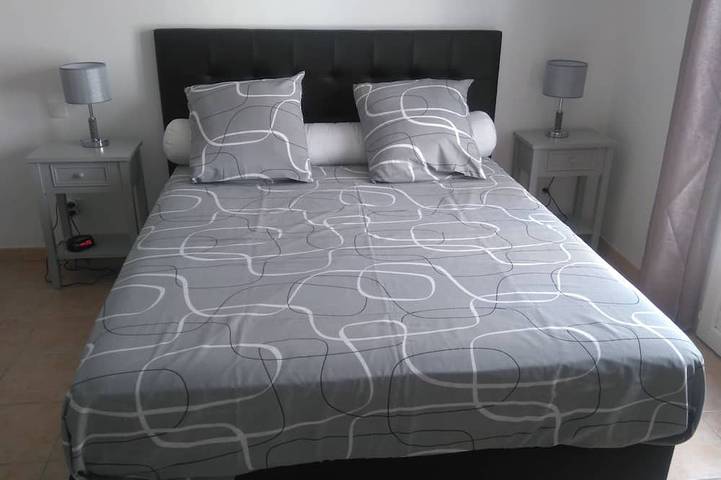 Location de vacances pour 6 personnes, avec terrasse ainsi que jardin et jacuzzi à Comps - 3