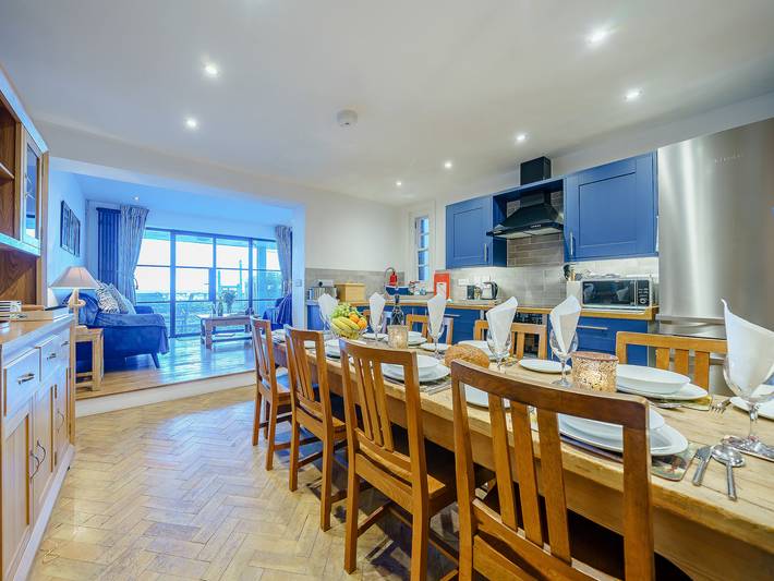 Ystwyth House in Borth, Cardigan Bay