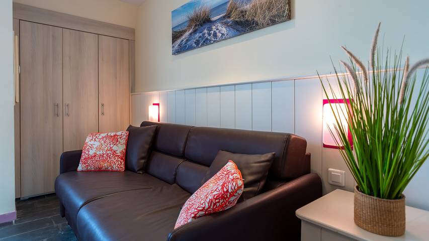 Gîte pour 4 personnes, avec jardin et piscine dans Plage De La Falaise