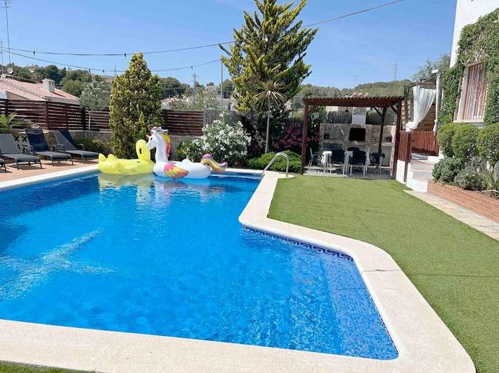 Casa rural para 13 personas, con Balcón y Terraza además de Jardín y Piscina en Cunit - 3
