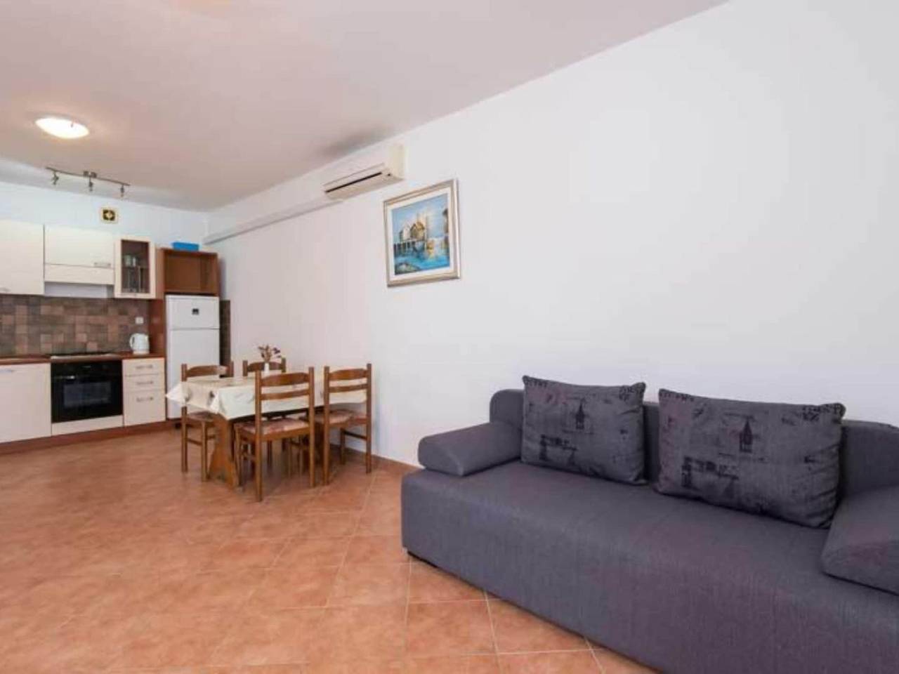 Ganze Wohnung, One Bedroom Apartment with Terrace and Sea View in Dubrovnik-Neretva