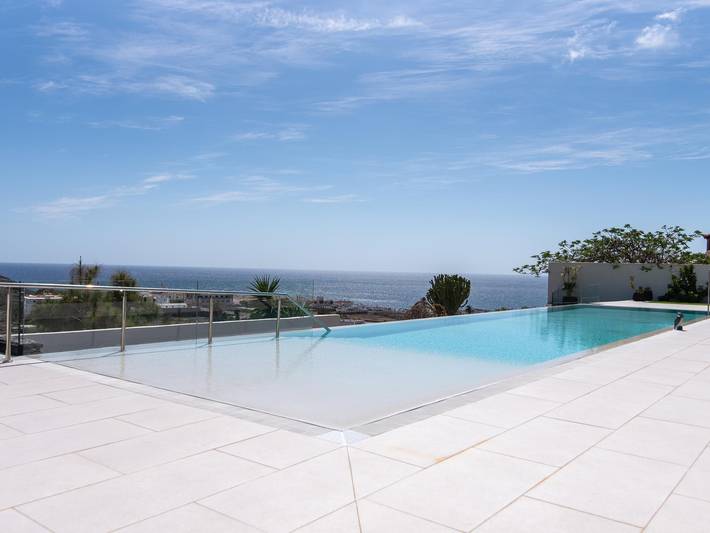 Apartamento de vacaciones para 6 personas, con vistas al mar y jardín además de terraza y piscina - 1