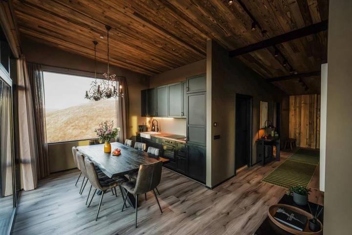 Location de vacances pour 6 personnes, avec terrasse ainsi que jacuzzi et jardin à Mosfellsbær