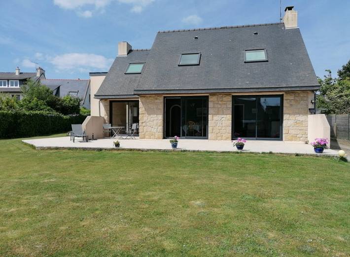 Gîte pour 4 personnes, avec terrasse et jardin