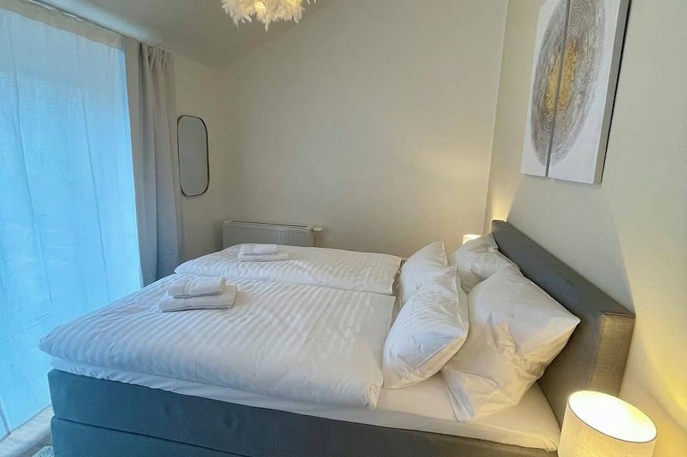 Ganze Wohnung, Münchener Penthouse mit Dachterrasse, Küche und Parkplatz im Stadtteil Moosach in München Moosach, München