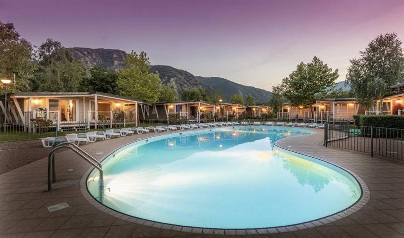 Bungalow für 5 Personen, mit Terrasse und Garten sowie Pool