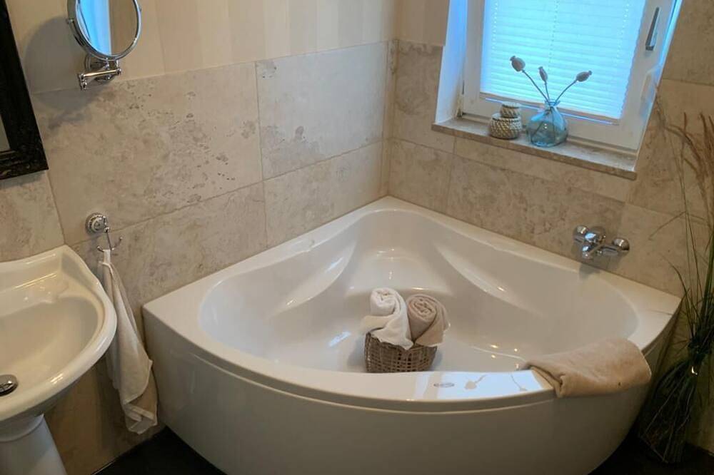 Fleetenrausch: Idyll direkt am Wasser mit viel Ruhe und Weitblick an der Nordsee in Neufeld, Nordseeküste