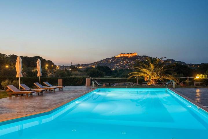 Appart’hôtel pour 3 personnes, avec jardin ainsi que piscine et vue, animaux acceptés