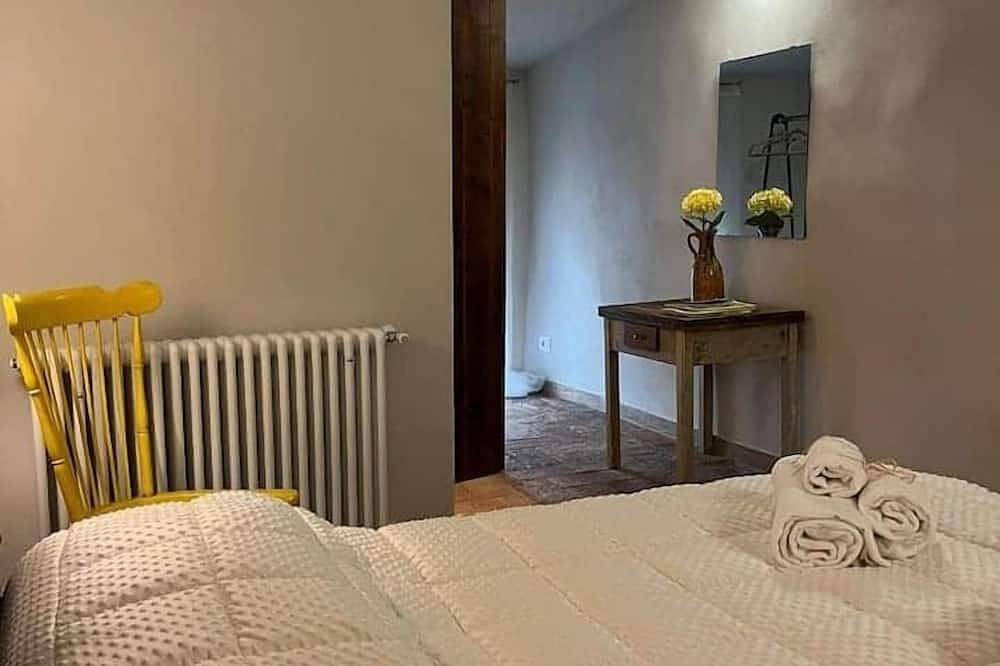 Hel leilighet, A Yellow Primrose in the hamlet in Montecchio, Provinsen Terni