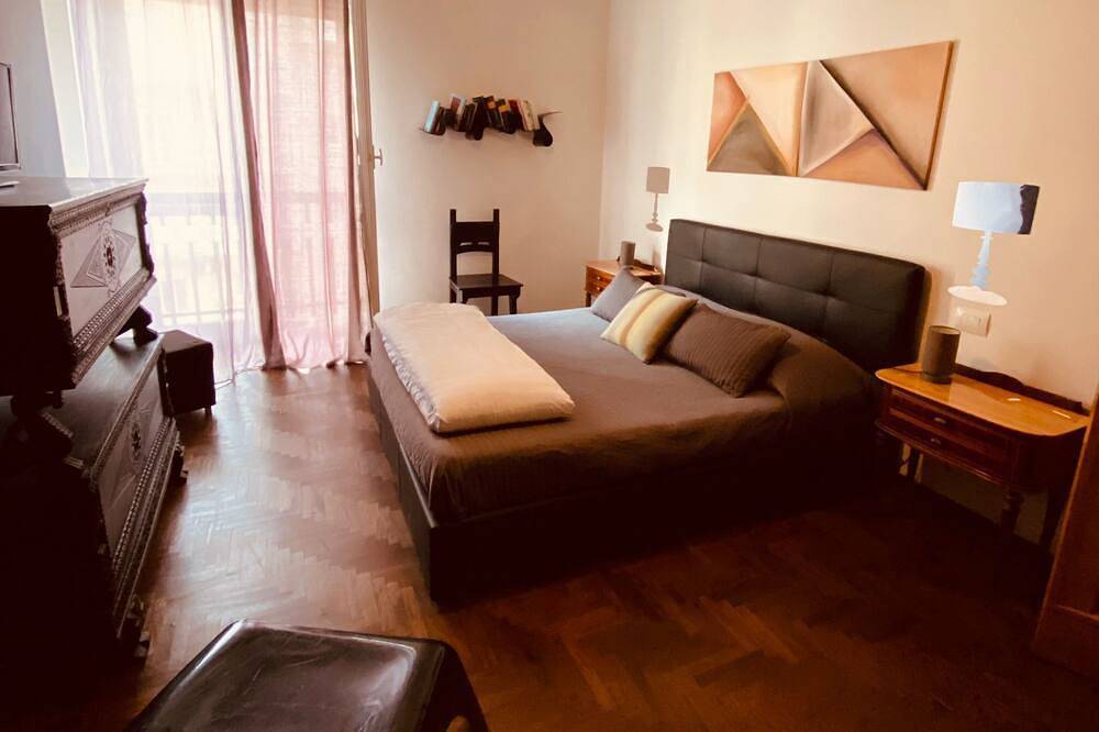 Ganze Wohnung, Großer Dachboden Licht in der Mitte von Cagliari in Sant'Alenixedda, Cagliari