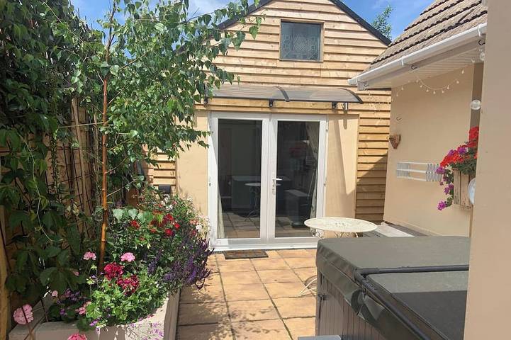 Holiday rental for 2 people, with terrace and hot tub, with pets in Hayling Island
