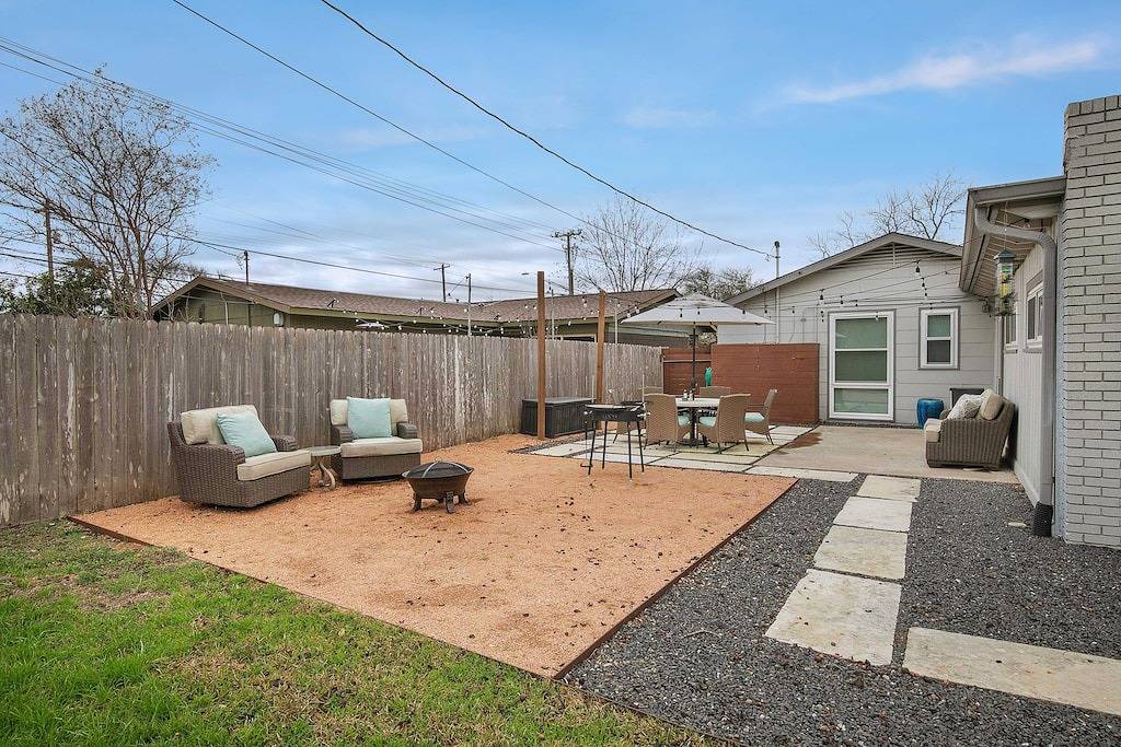 3/2 10 min Downtown Near Restaurants, Pet-Friendly in Austin, Travis County
