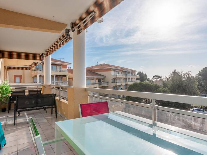 Gîte pour 4 personnes, avec vue sur l’océan ainsi que piscine et balcon/terrasse dans Boulouris - 4