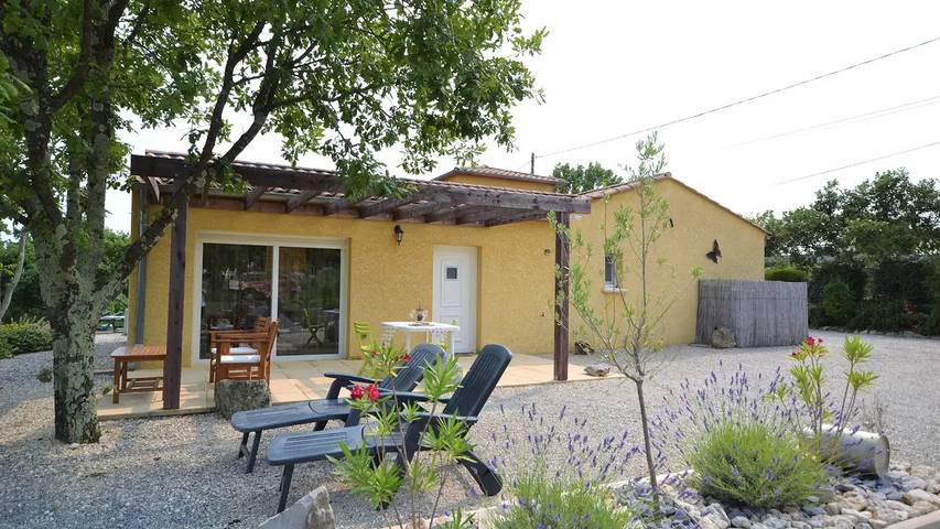 Ferienhaus für 3 Personen, mit Garten und Pool