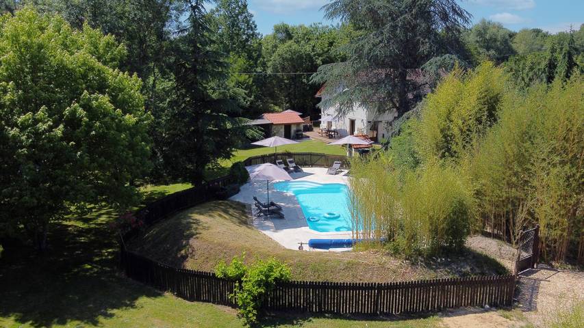 Gîte pour 10 personnes, avec piscine, animaux acceptés à Saint-Martin-de-Gurson