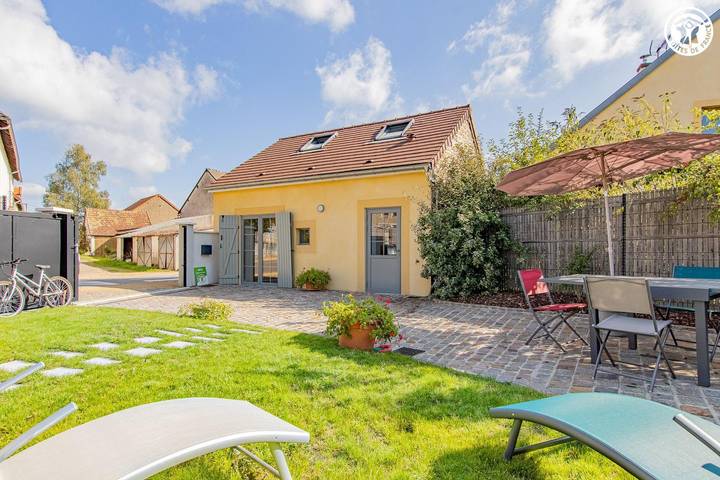 Gîte pour 4 personnes, avec jardin dans Dracy Saint Loup