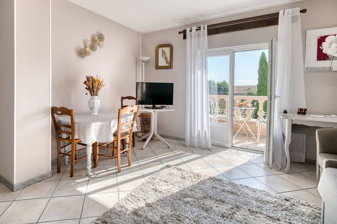 Entire apartment, Cosy Apartment with Heated Pool, Near Canal du Midi in Gardouch, Lauragais