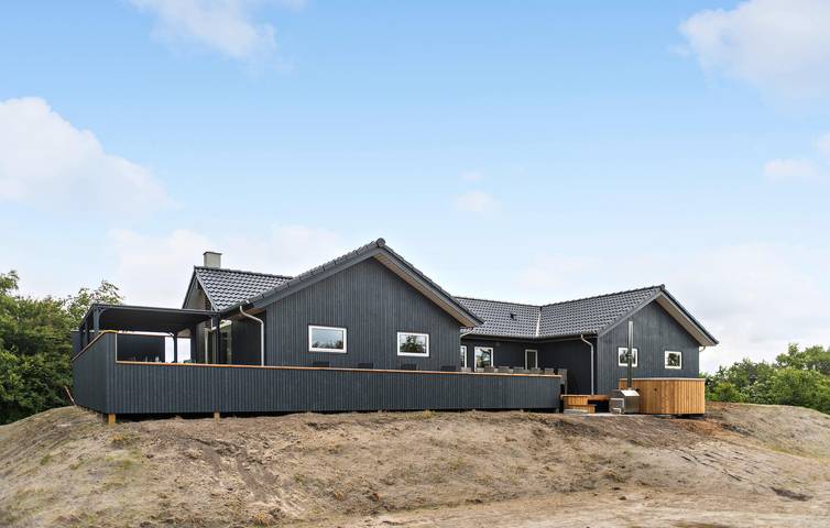 Ferienhaus für 16 Personen, mit Whirlpool und Garten sowie Terrasse