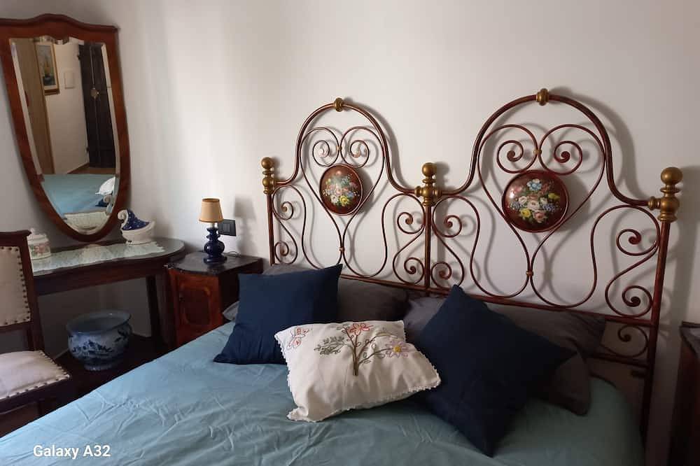 Ganze Wohnung, A treasure chest of pleasant surprises in the historic center, just a stone's throw from the sea. in Arenzano, Riviera di Ponente