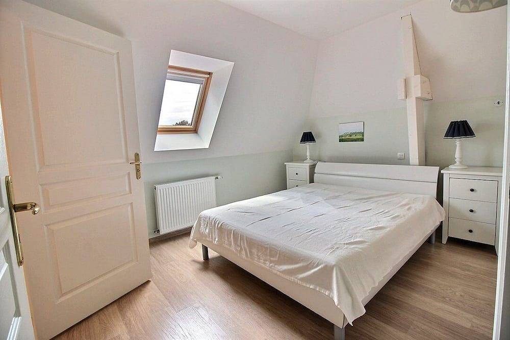 93 Aubépines: House with garden and terrace near Golf des Dunes, sleeps 8 in Neufchâtel-Hardelot, Boulogne-sur-Mer region