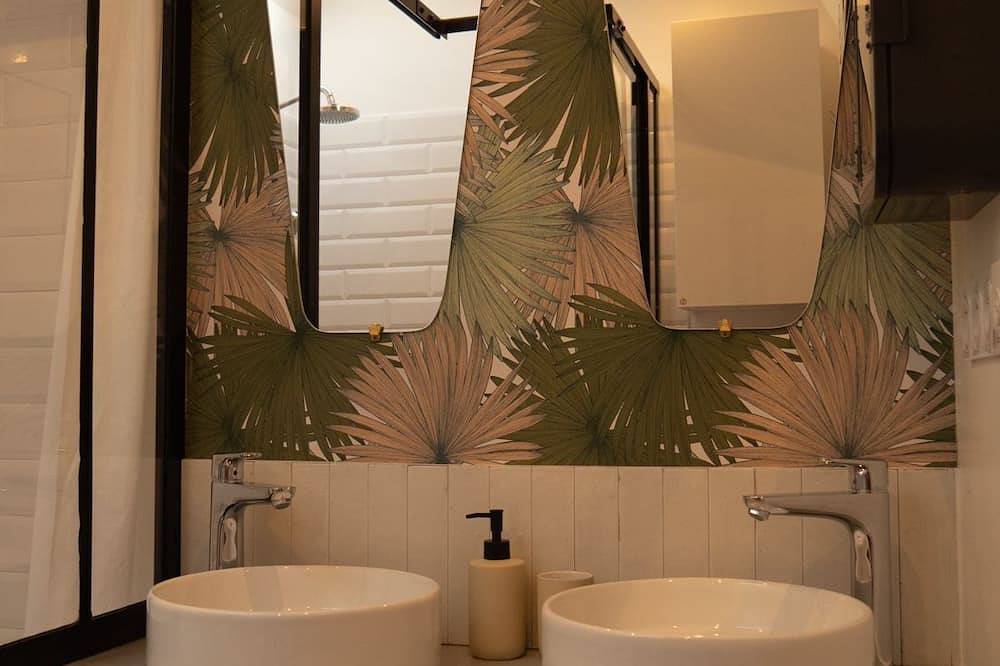 Entire apartment, Appartement sur les Toits, Très Jolie Vue, Provence in Gréoux-les-Bains, Verdon Regional Natural Park