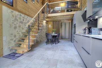Gîte pour 6 personnes, avec jardin à Chézery-Forens