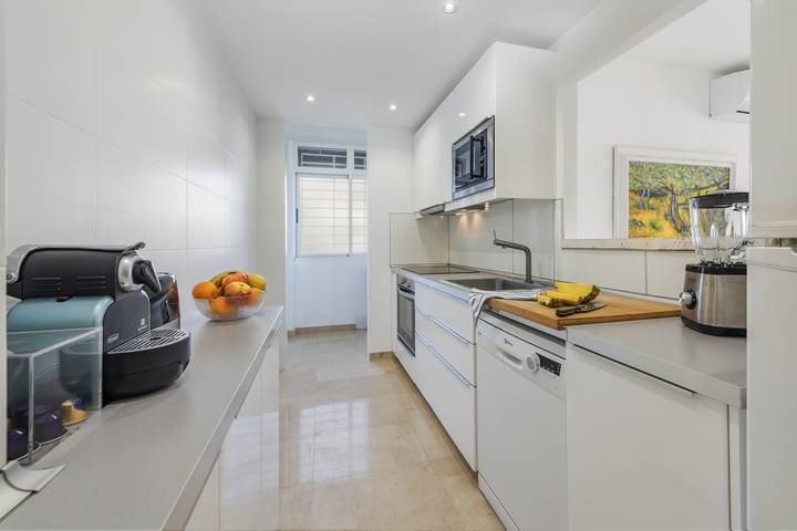 Ganze Wohnung, Beachfront Apt la Bugambilia in Port de Pollença, Pollença