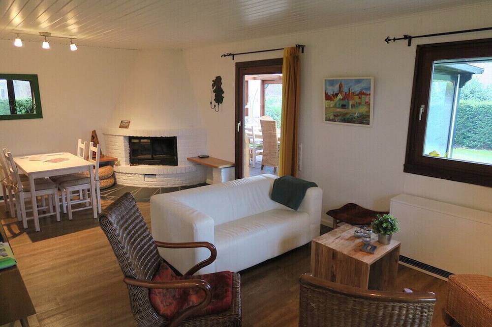Ferienhaus am Privatsee mit Badestrand, Haustiere willkommen, sehr ruhig gelegen in Wiefelstede, Ammerland