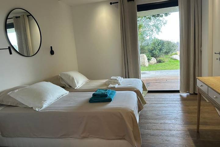 Entire apartment, A0 Stunning 6-Person Apartment with Terrace, Garden & Sea View, 400m from Beach in Sainte-Lucie de Porto-Vecchio, Zonza