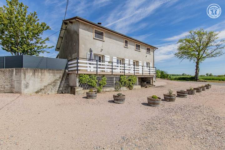 Gîte pour 6 personnes, avec terrasse et jardin, animaux acceptés
