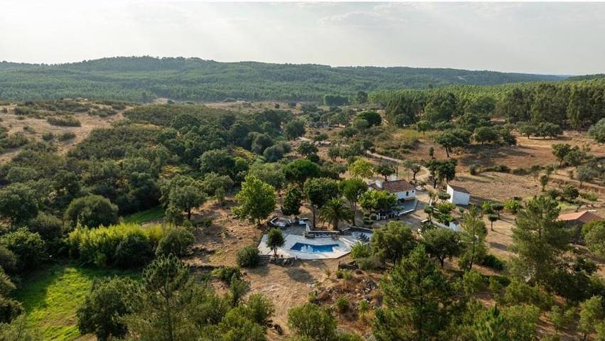 Maison de campagne pour 8 personnes, avec bassin pour enfant et vue ainsi que jardin et piscine à Portalegre