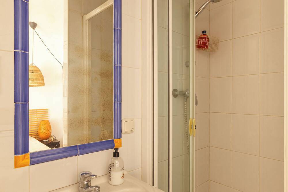 Boutique back house in Andalusian  town home in wonderful Pizarra with Ac in Pizarra, Málaga Provincie