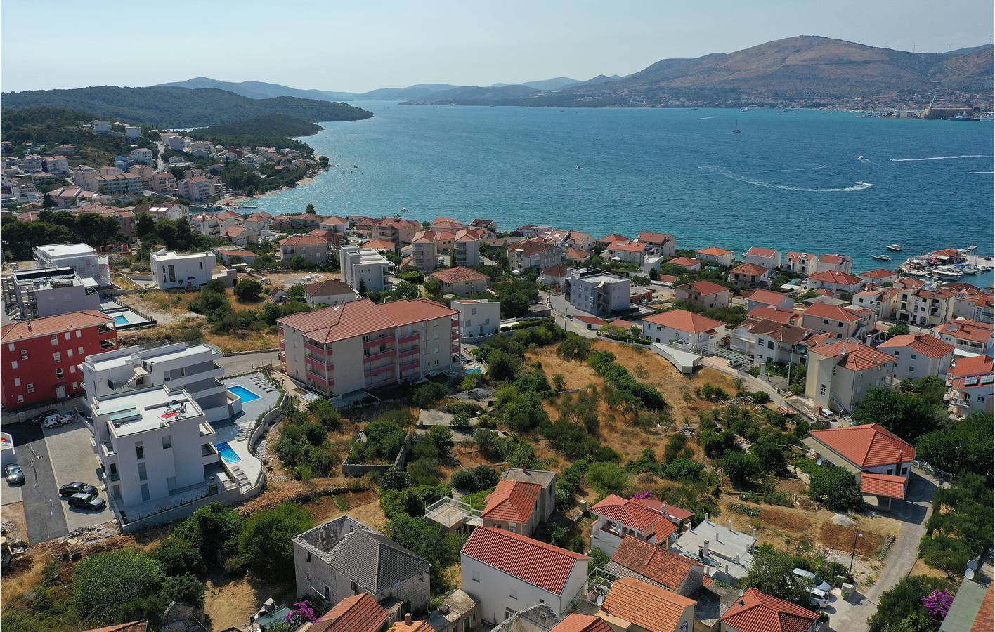 Ganze Ferienwohnung, Urlaub am Meer: 1-Zimmer-Wohnung mit Pool und Terrasse, 900 m vom Strand entfernt in Okrug Gornji, Ciovo