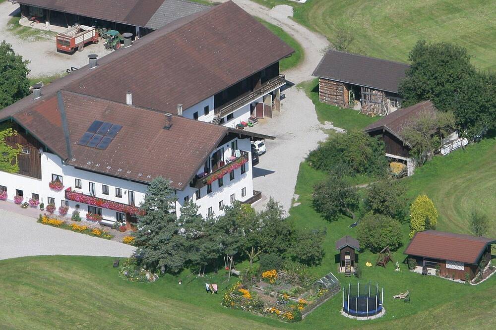 Bucherhof  idyllische Einzellage in Waldnähe mit eigenem See, Natur pur. in Eggstätt, Chiemsee
