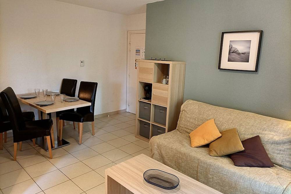 Entire apartment, T2 Balcon Dans Résidence Avec Piscine B26 in Salies-de-Béarn, Béarn