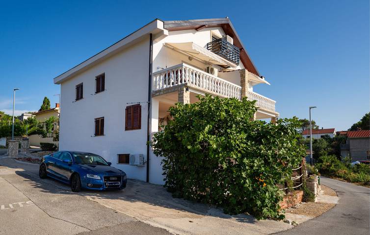 Ganze Ferienwohnung, Charmantes 1-Zimmer-Apartment mit Terrasse in der Nähe von Novigradsko More in Novigradsko More, Zadar