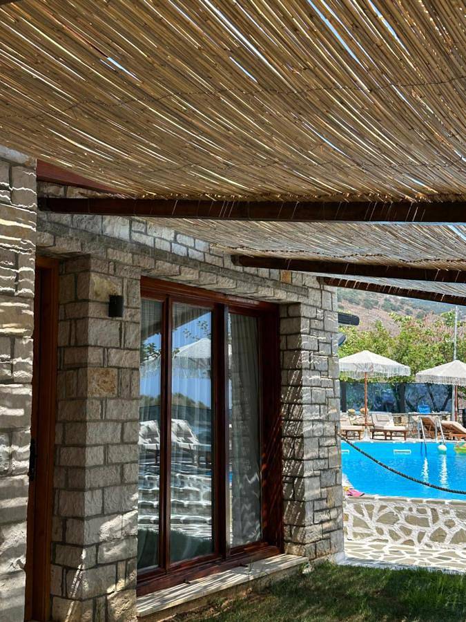 Gîte pour 3 personnes, avec vue ainsi que jardin et piscine, adapté aux familles à Himarë - 3