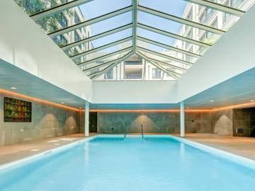 Cottage pour 2 personnes, avec terrasse et piscine à Chessy